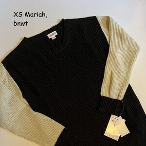 XS Lularoe Mariah sweater top, black body with ivory sleeves